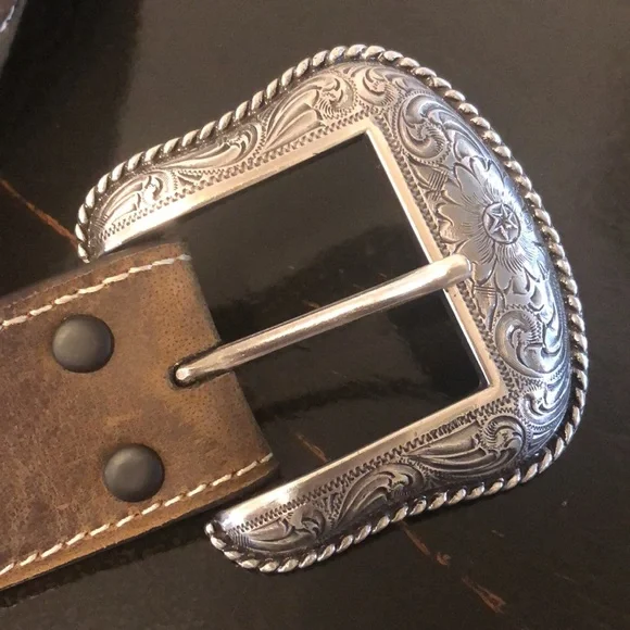 Cavender's Men's Brown Leather Lacing and Conchos Western Belt Size 40 - Picture 14 of 14